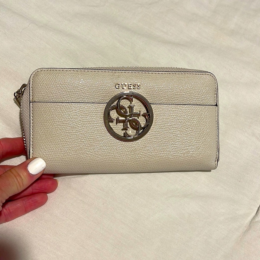 GUESS Zipper Clutch/ Wallet